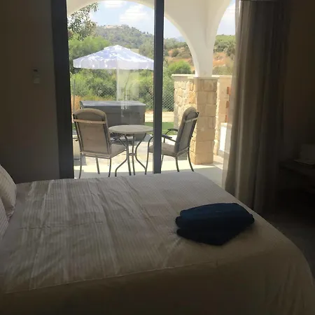 酒店 Latchi Escape And 4*