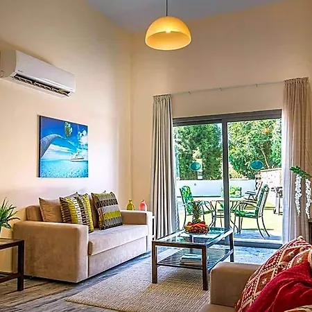 Hotel Latchi Escape And 4*