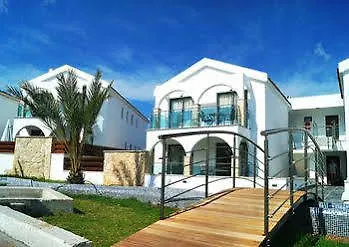 Latchi Escape And 4*