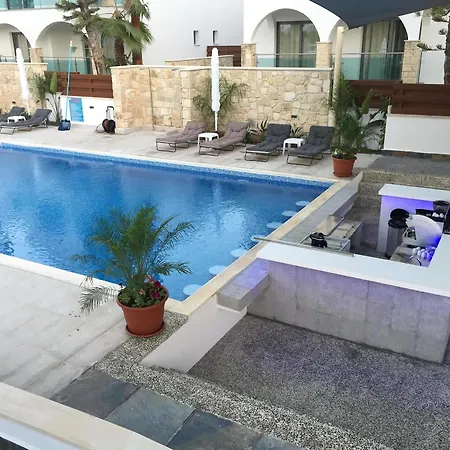 منتجع Latchi Escape And 4*
