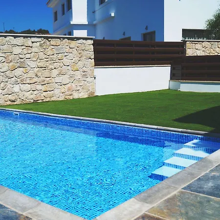 منتجع Latchi Escape And 4*