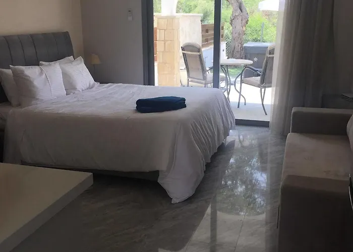 Hotell Latchi Escape And