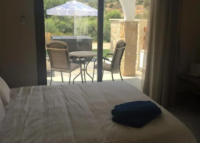 Hotell Latchi Escape And 4*