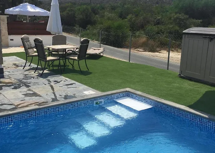 Hotell Latchi Escape And Polis