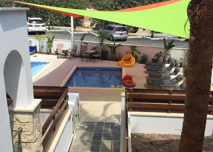 Latchi Escape And 4*