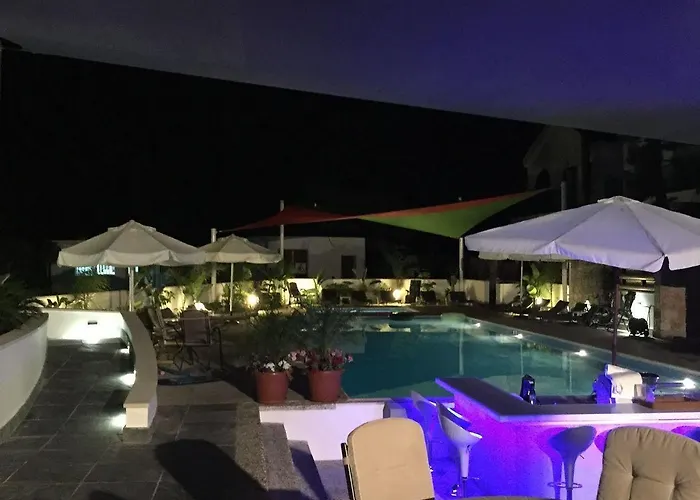 Hotell Latchi Escape And