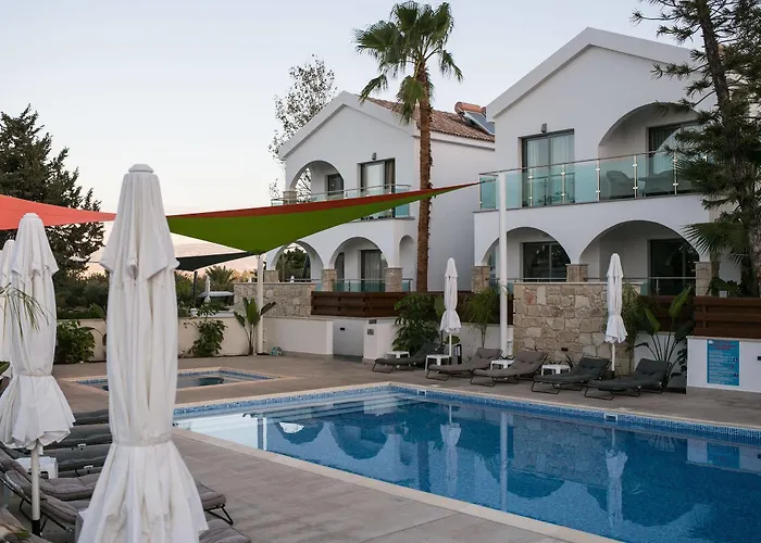 Hotell Latchi Escape And Polis