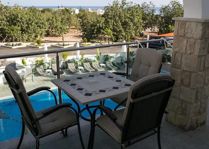 Hotell Latchi Escape And 4*